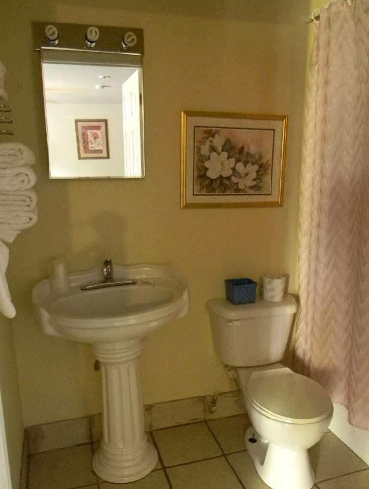 Little Shamrock Motel Мурфрисборо Экстерьер фото