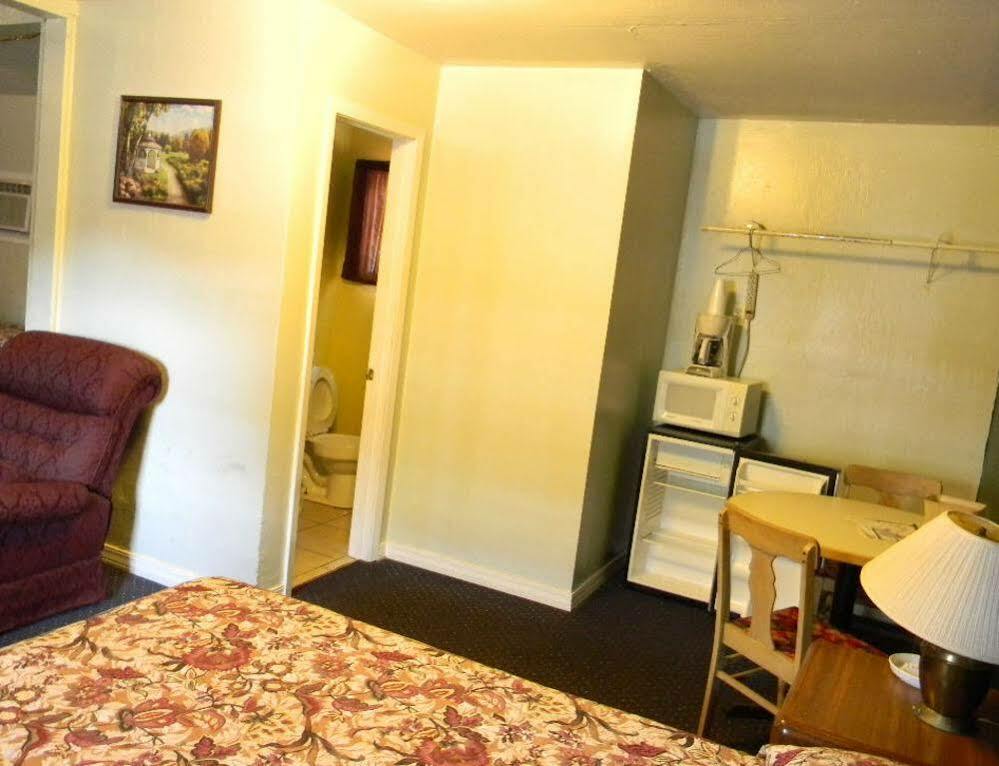 Little Shamrock Motel Мурфрисборо Экстерьер фото